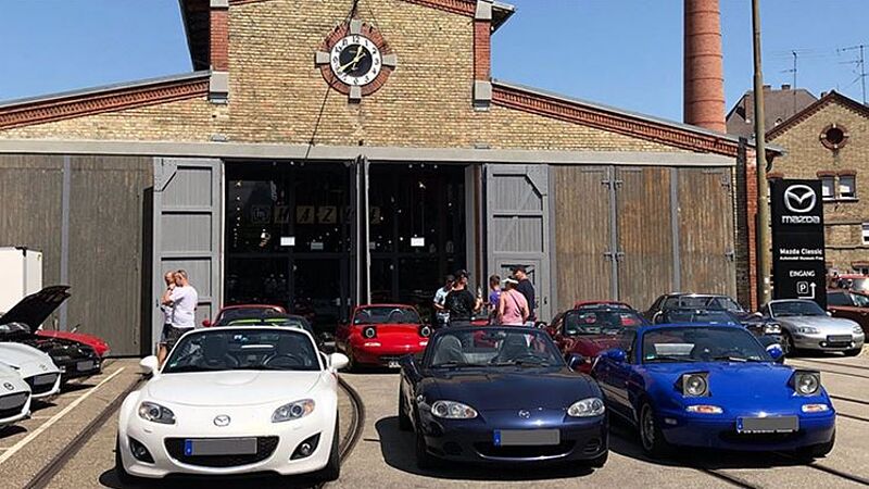 Großes MX-5 Treffen bei Mazda Classic in Augsburg