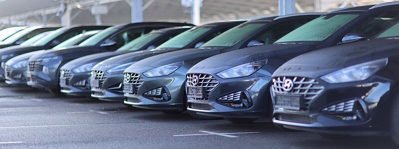 MOSOLF Group nimmt ersten Bauabschnitt der größten Photovoltaik-Parkplatzüberdachung Deutschlands für Hyundai in Betrieb